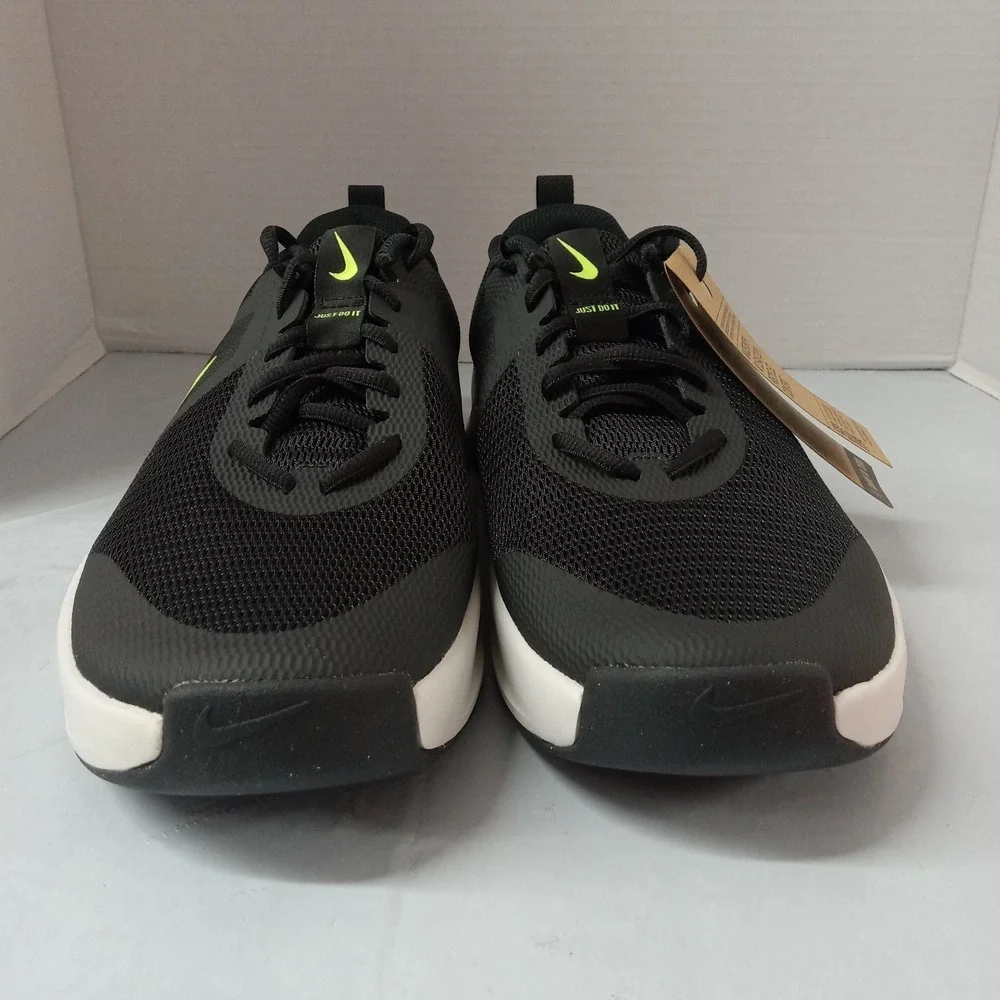 Nike MC Trainer 3 Men's Size 10.5 Black Volt Running Training Shoes Sneakers